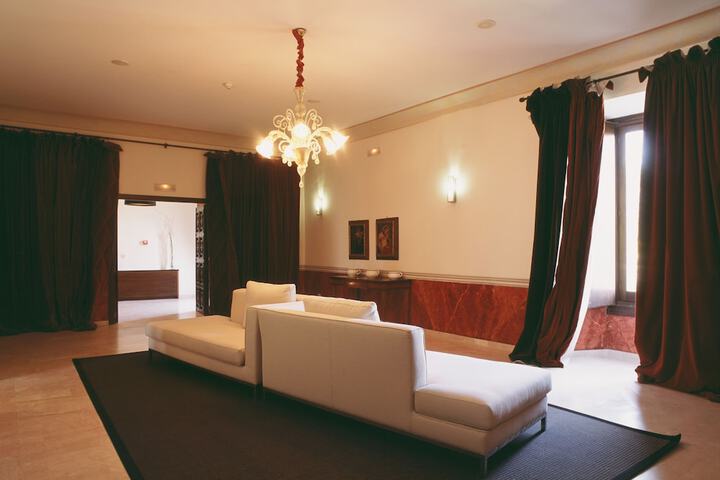 Room 26 of 43