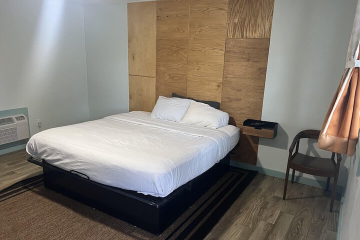 Economy Single King Bed (7 of 16)