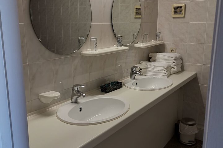 Room 20 of 33