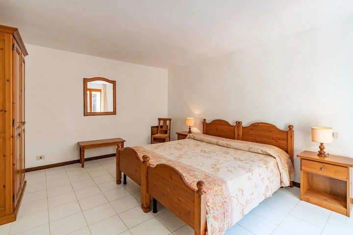 Room 4 of 15
