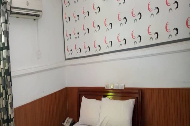 Room 11 of 23