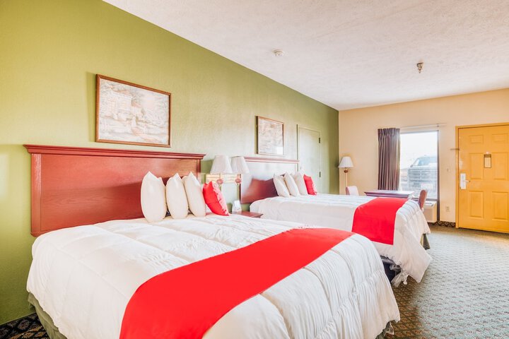 2 Queen Beds (8 of 14)