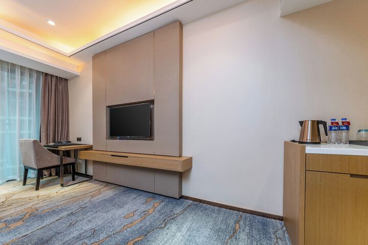 Room 25 of 83