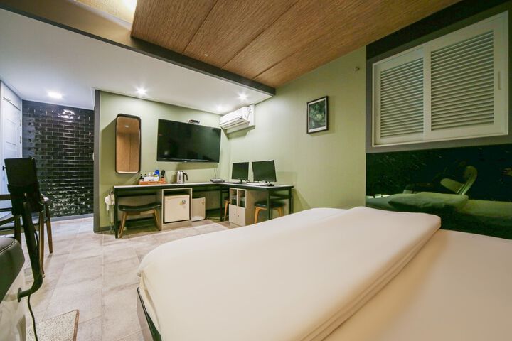 Room 57 of 70
