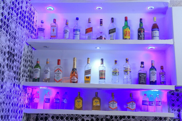 Lounge 9 of 18