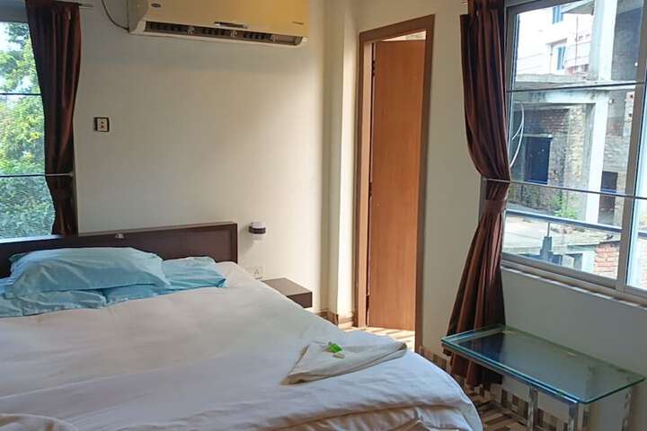 Room 9 of 20
