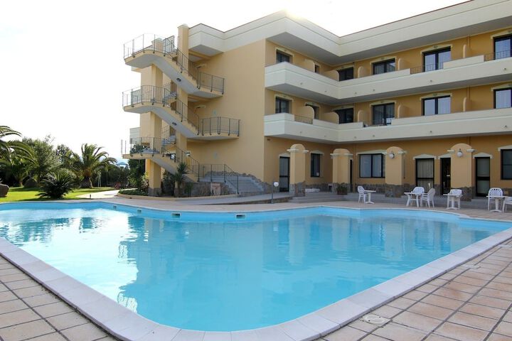 Hotel Pool