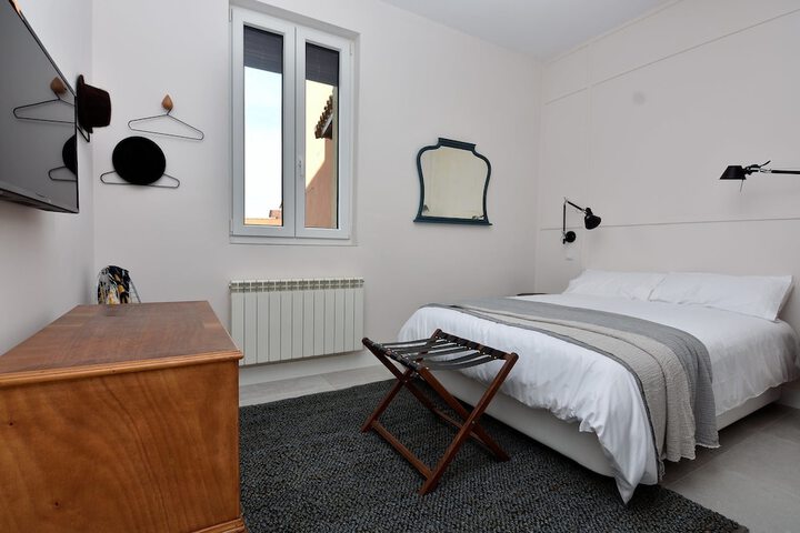 Room 5 of 44