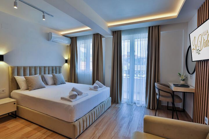 Room 3 of 52