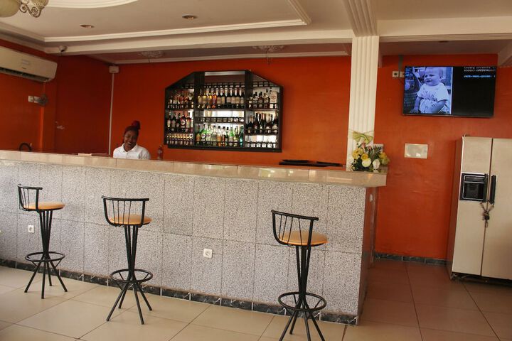 Lounge 20 of 24
