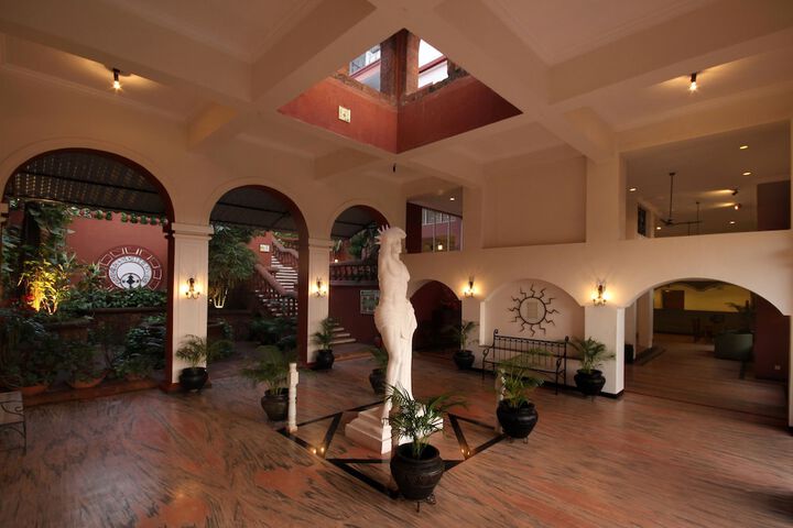 Entrance & Lobby