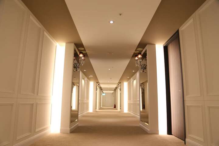 Ballroom/Hall 27 of 33