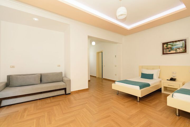 Room 36 of 100
