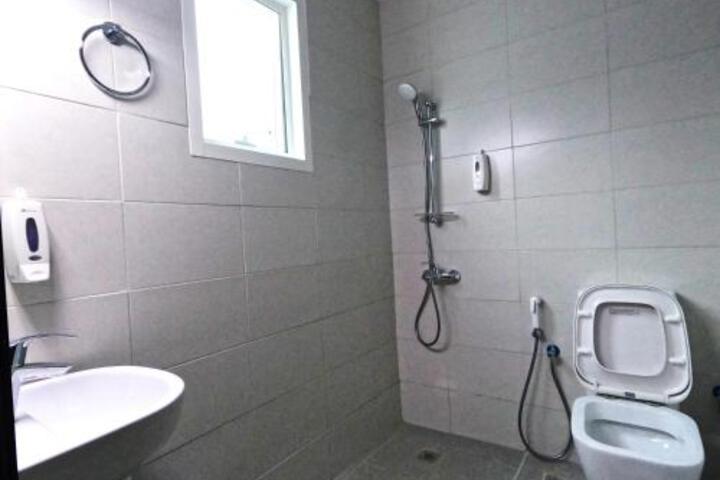 Room 9 of 28