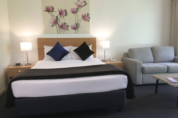 Room 6 of 27