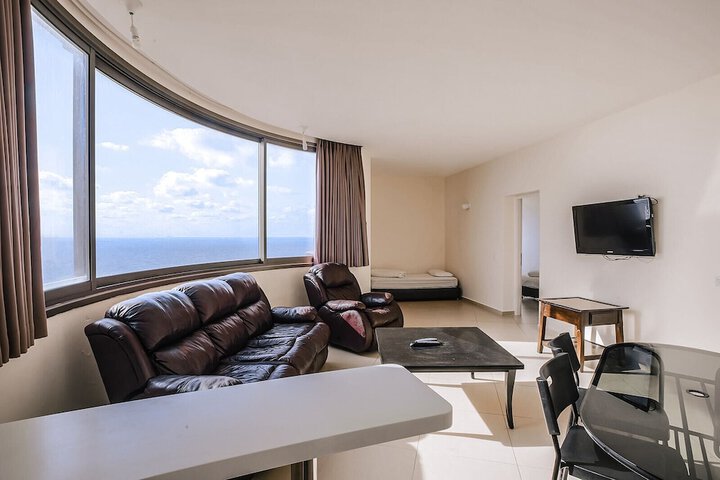 Room 52 of 104