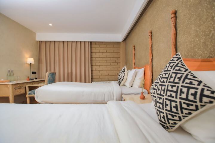 Room 3 of 28