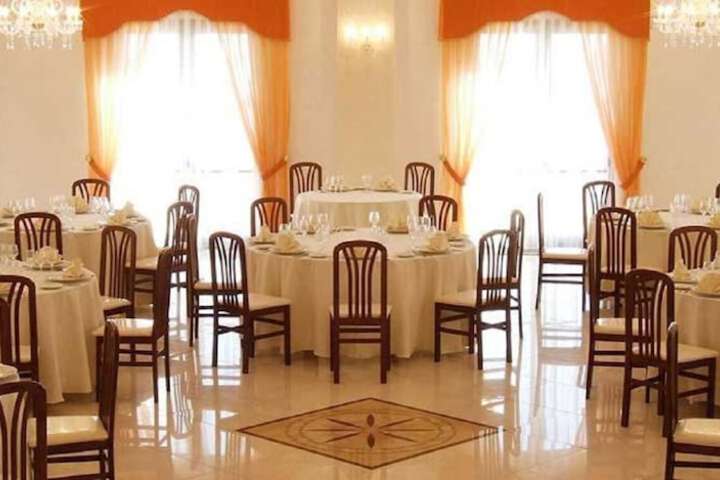 Dining 2 of 6