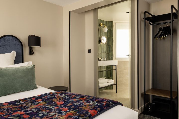 Room 46 of 85