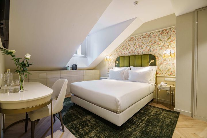Room 6 of 44