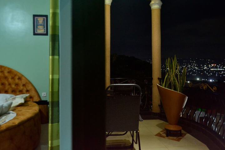 Room 22 of 42