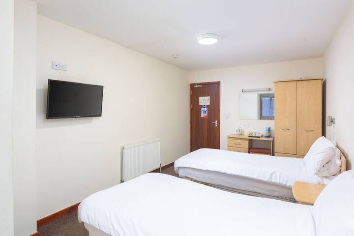 Room 11 of 34