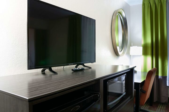 Room 12 of 25