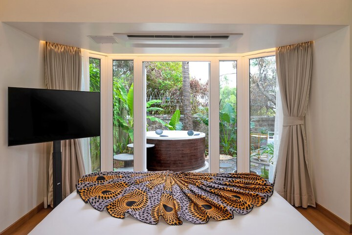 Room 21 of 102