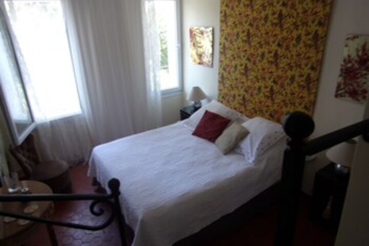 Room 25 of 40
