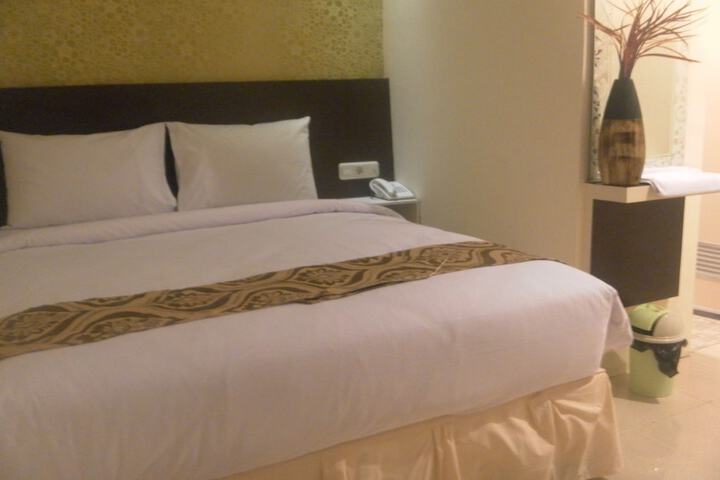 Room 5 of 13