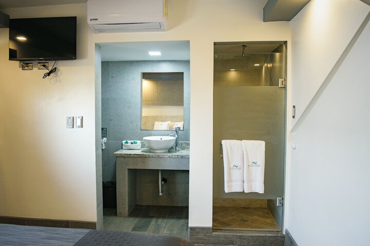 Room 3 of 7