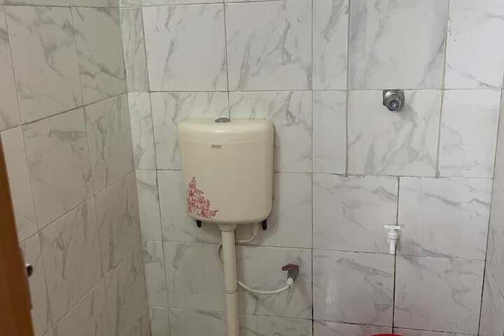 Room 12 of 18