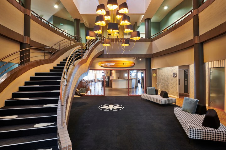 Entrance & Lobby