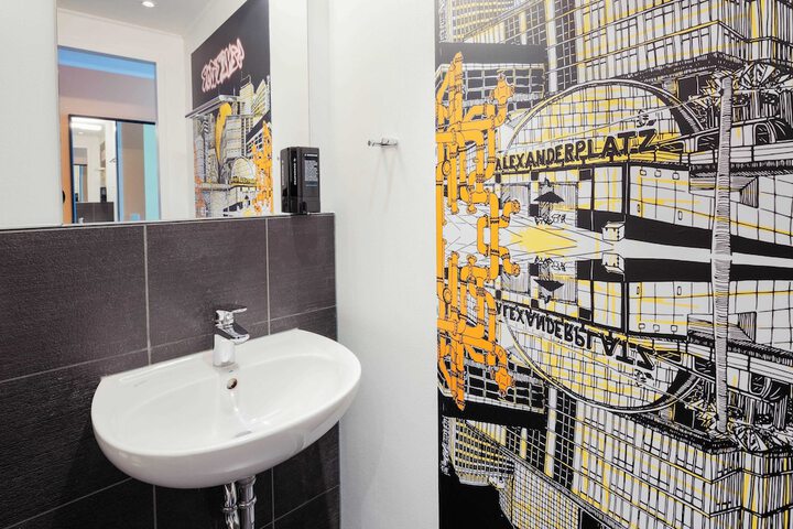 Room 38 di 58