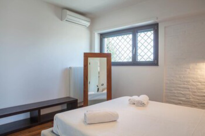 Room 12 of 22
