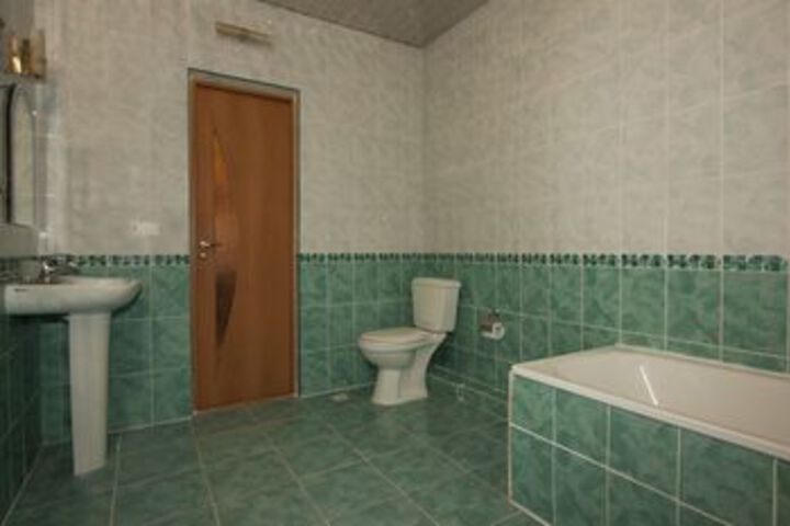 Room 6 of 30