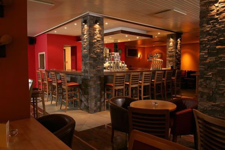 Lounge 13 of 20