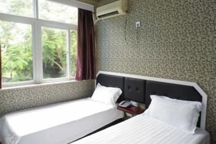 Room 15 of 34
