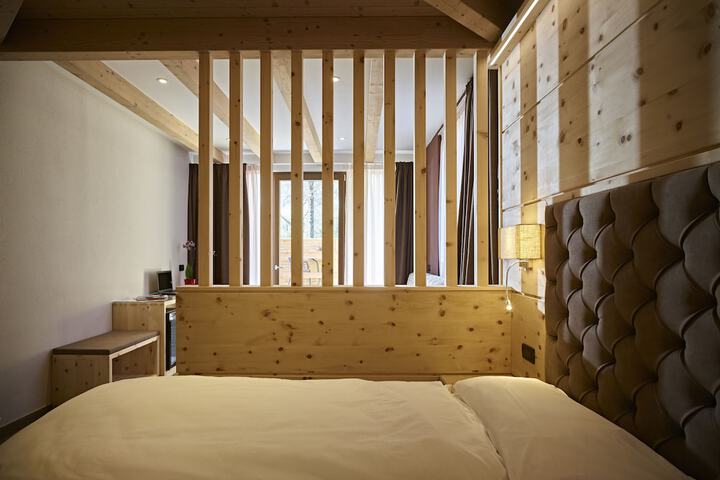 Room 16 of 36