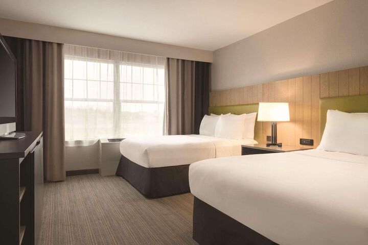 1 King Bed Suite (6 of 9)