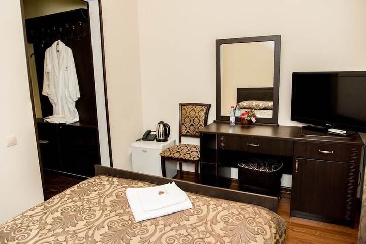 Room 21 of 38