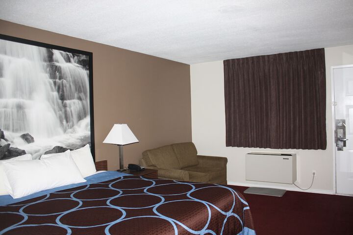 Room 6 of 24