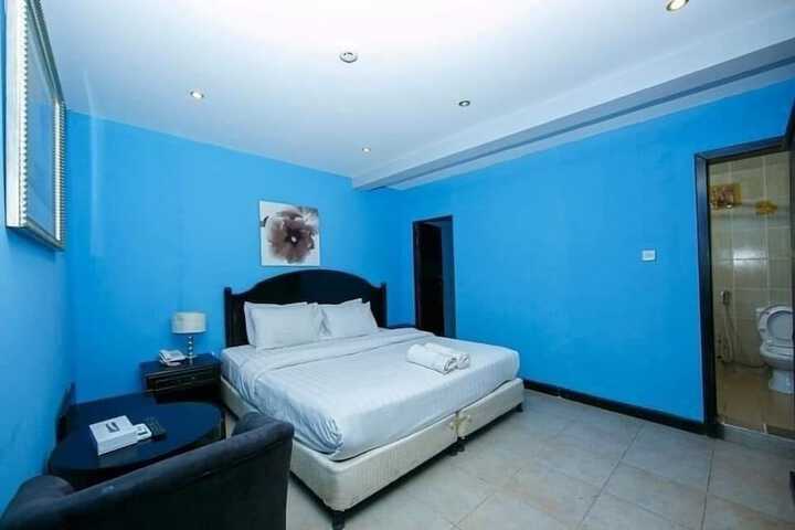 Room 4 of 6