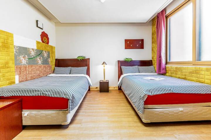 Room 4 of 33