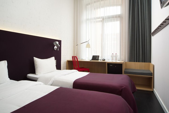 Room 15 of 42