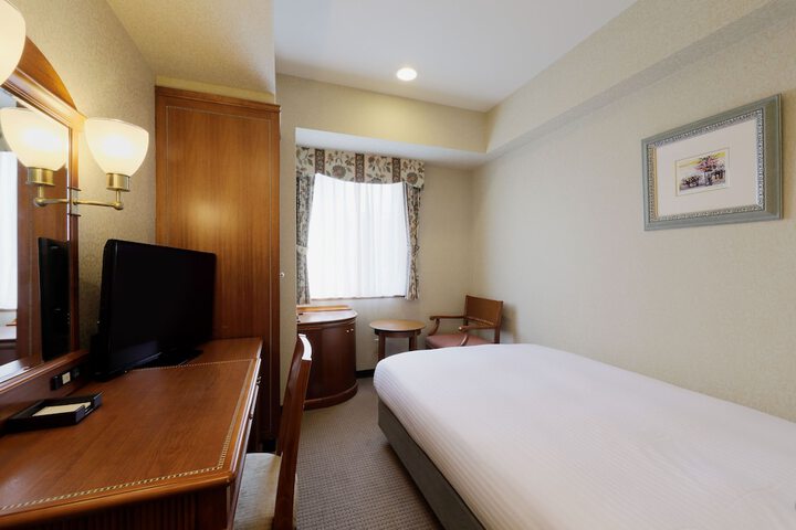 Room 5 of 11