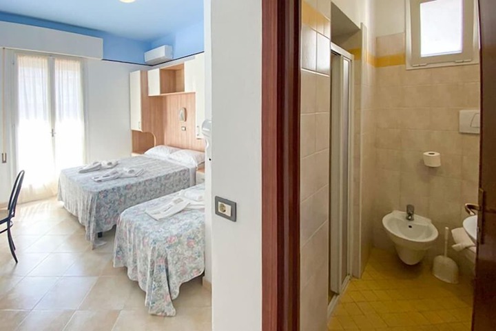 Room 33 of 108
