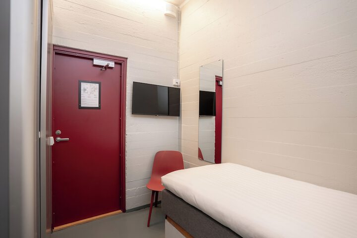 Room 5 of 40