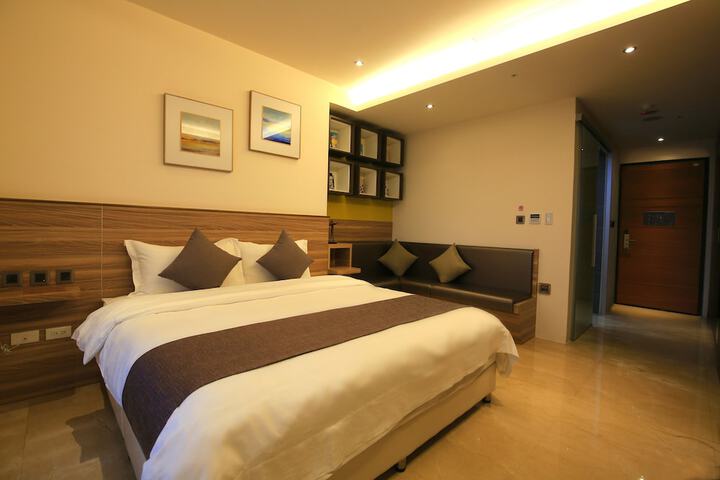 Room 13 of 102