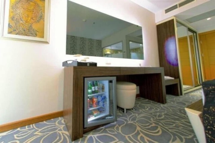 Room 16 of 43